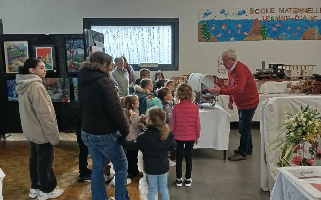 Visite exposition ARZOU à la salle des fêtes de Squiffiec